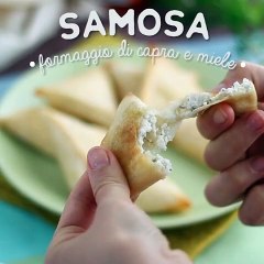 Samosa con formaggio fresco e miele