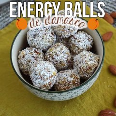 Energy balls de damasco, chá verde e coco ralado (bolas energéticas)