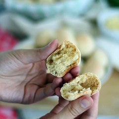 Pão de queijo, petits pains au fromage brésiliens