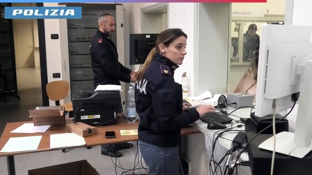 Chiedeva soldi ai migranti ucraini fuggiti dalla guerra: arrestato. Il video