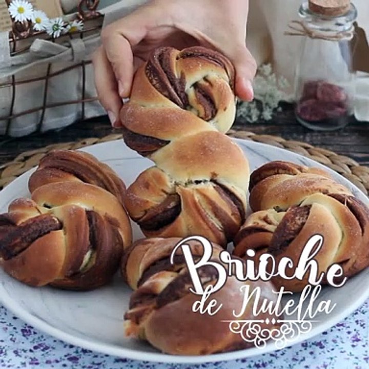 Pão doce de chocolate trançado (brioche de chocolate)