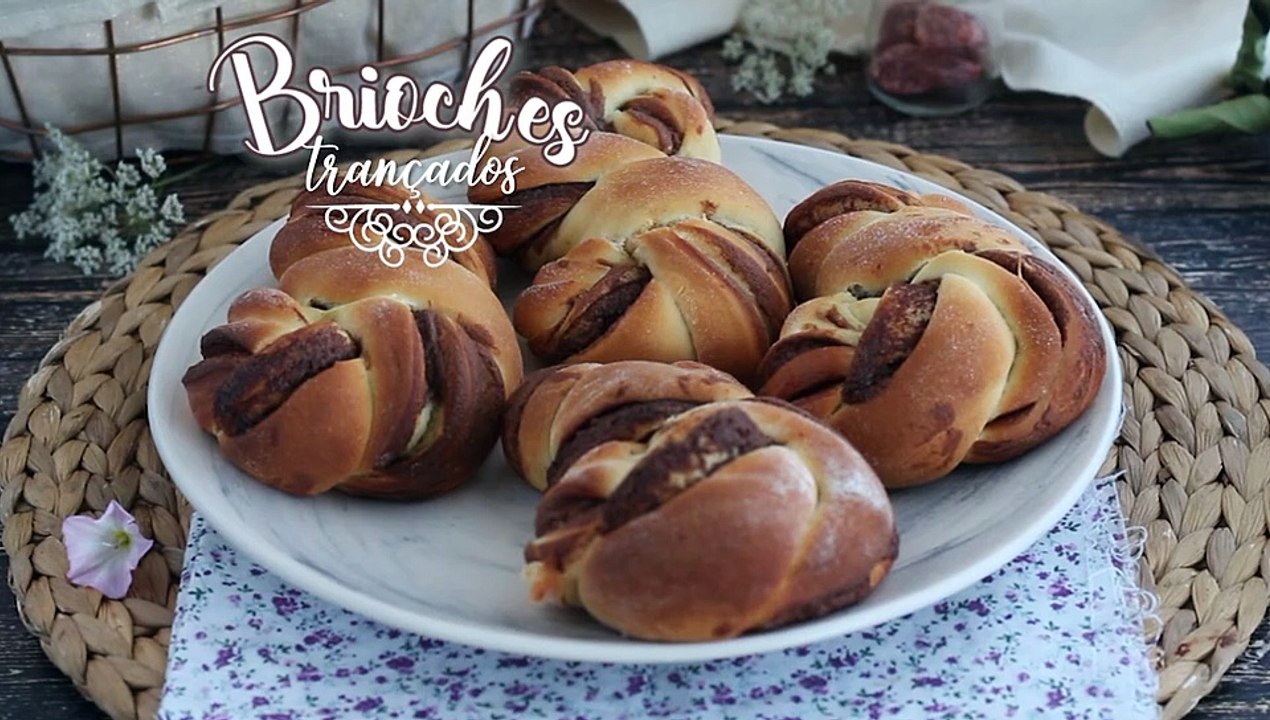 Pão doce de chocolate trançado (brioche de chocolate)