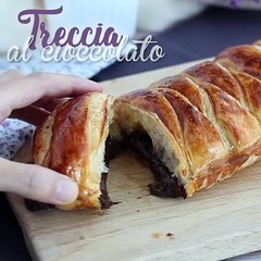 Treccia di sfoglia con barretta di cioccolato