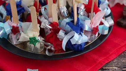 Pirulito para fazer chocolate quente: chocolate branco + biscoito de canela