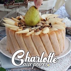 Charlotte aux poires et amandes grillées