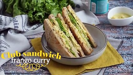 Sanduíche de frango e curry (caril)