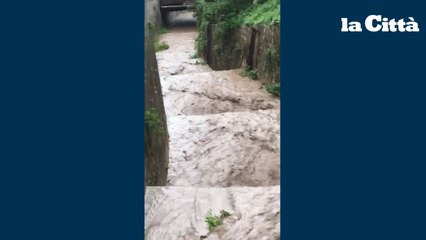 Maltempo, allagamenti e disagi in varie zone di Salerno