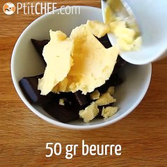 Marbré croustillant - gâteau marbré avec glaçage au chocolat et amandes