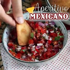 Salsa mexicana pico de gallo e doritos caseiros