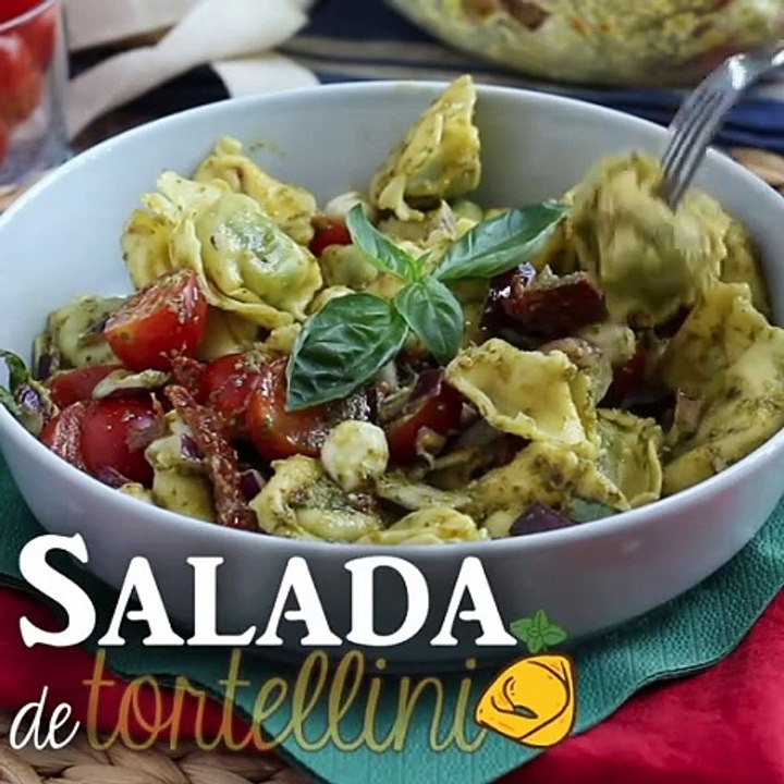 Salada de tortellini e pesto