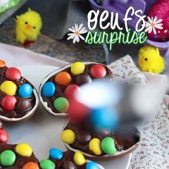 Œufs de pâques garnis d'une crème dessert au chocolat et de m&m's