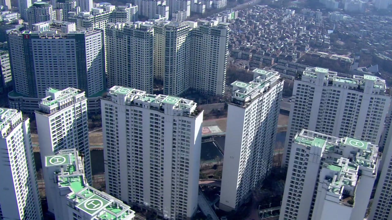 전국 집값 23주 만에 하락...서울도 28주 만에 상승 멈춰 / YTN