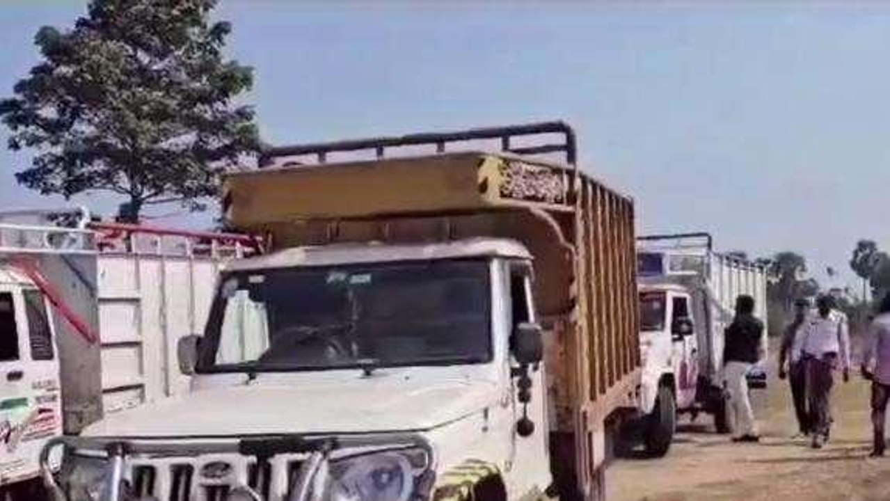 విజయనగరం జిల్లా: బొబ్బిలిలో 9 వాహనాలు సీజ్... చూస్తే షాక్...!
