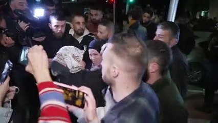 Ativista palestina Ahed Tamimi é recebida como heroína após libertação