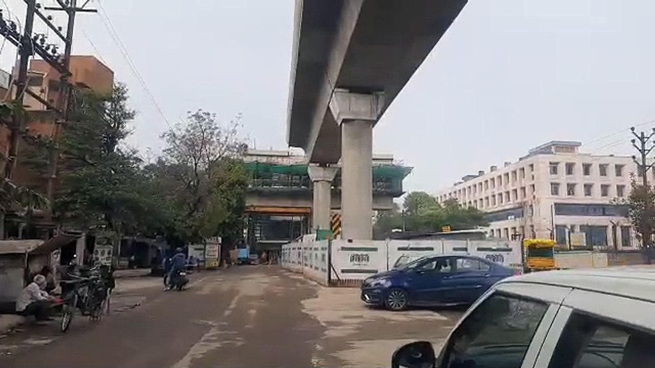 मेट्रो ट्रेन...चुनौती...छह माह में तीन स्टेशन बनाना, एम्स के पास का स्टेशन तैयार