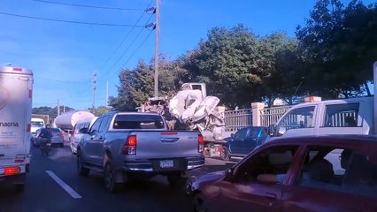 Video muestra estado de autobús impactado en Quita Sueño