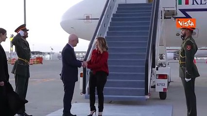 Cop28, Meloni arrivata a Dubai, ad accoglierla l'Ambasciatore d'Italia Lorenzo Fanara