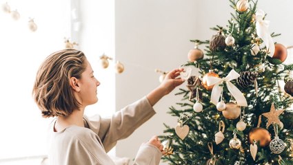 How to Decorate a Christmas Tree with Ribbon