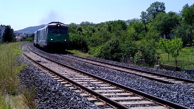 SMDA du 21 juillet 2022 tracté par les BB 67503 & 471 passe le Pn du Maisniel dans l'ascension des 519 m jusqu'au Vauriat, direction Laqueuille et La Bourboule, 13 Habiis8 au crochet.