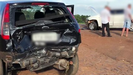 Amarok e Fiesta se envolvem em batida na BR-369 em Cascavel
