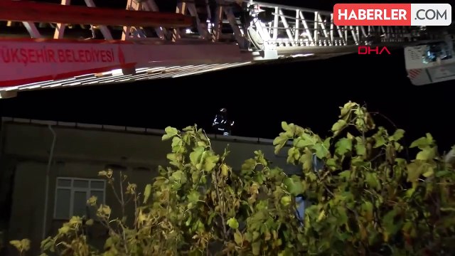 Sultanbeyli'de çatı katında çıkan yangın söndürüldü