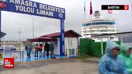 Rus turistleri taşıyan gemi Amasra Limanı'na demirledi