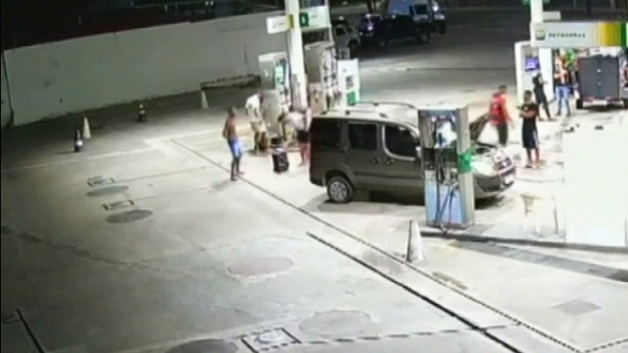 Imagens de câmera de segurança mostram jovem de 18 anos morto em Salvador minutos antes do crime
