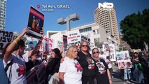 Tel Aviv, i familiari degli ostaggi rapiti a Kfar Azza chiedono in piazza il loro rilascio