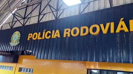 Mulher é presa pela terceira vez pela PRF; nesta ocasião com carga de cigarros e agrotóxicos