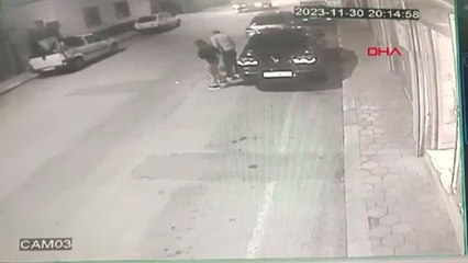 Kamyonetin açılan kapağı kadının başına çarptı, sürücü kaçtı