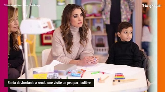 Rania de Jordanie lumineuse dans un pull XXL, un enfant croisé à l'hôpital ose un geste jamais vu