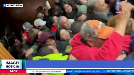 Dan "portazo" e irrumpen sesión en el Congreso de Nuevo León