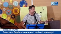 Massa, Francesco Gabbani canta per i pazienti dell'oncologia