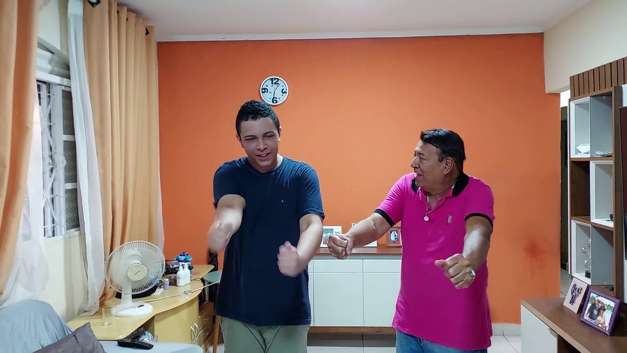 Luis Henrique e Vovô Valdivino Dançando Cubano