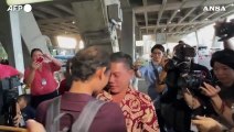 L'arrivo a Bangkok dei 17 ostaggi thailandesi liberati da Hamas