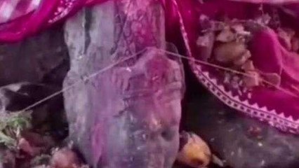 मुजफ्फरपुर: मिट्टी खुदाई के दौरान मिली प्राचीन मूर्ति, ग्रामीणों ने शुरू की पूजा अर्चना