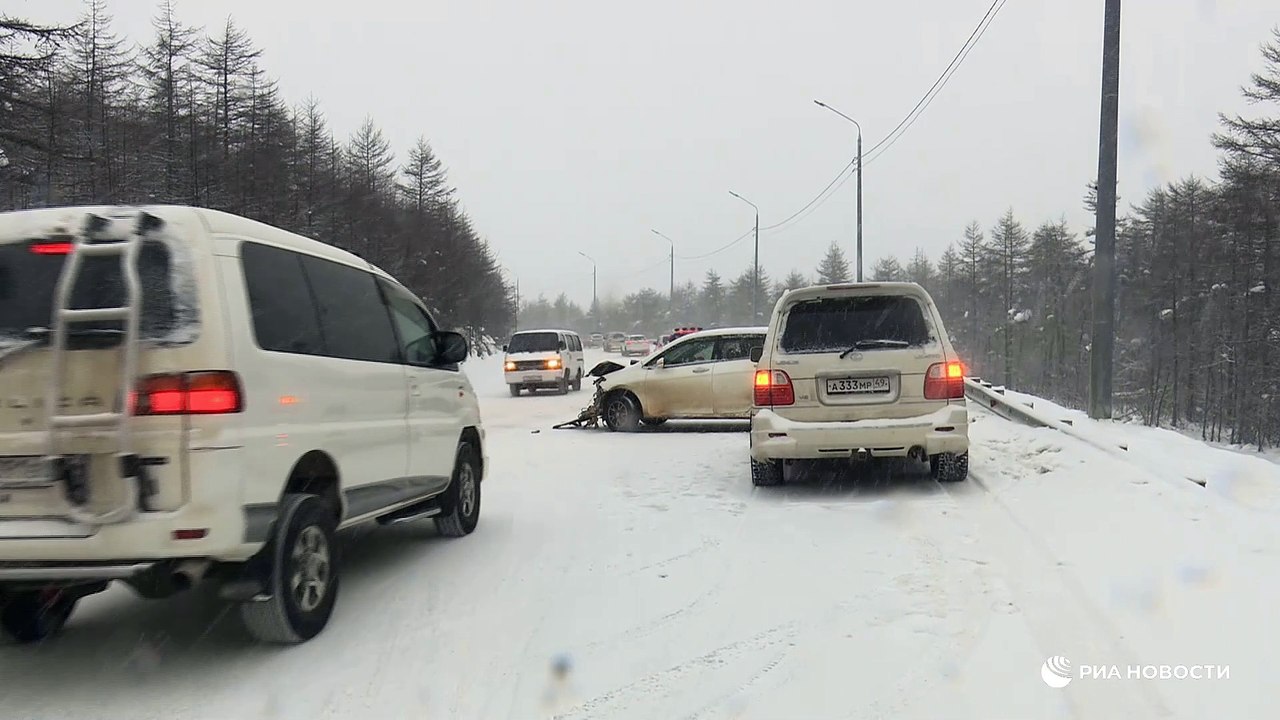 A snow cyclone attacked the Magadan region in Russia.