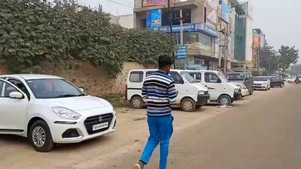 यूआईटी ने कार बाजार के लिए बनाई सड़क...देखें वीडियो