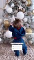 Τούνη: Ο γιος της, Πάρης ξετρελάθηκε με το χριστουγεννιάτικο δέντρο στο σπίτι της στη Θεσσαλονίκη