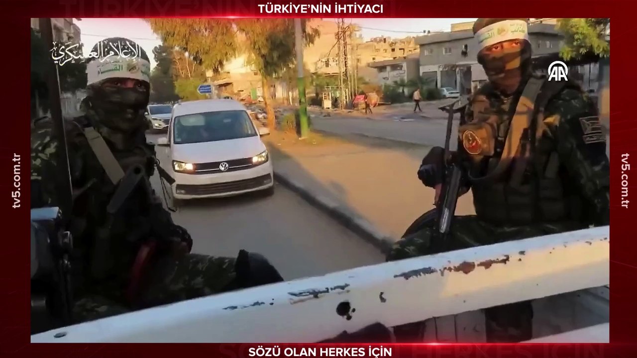 Kassam Tugayları, esirleri serbest bırakma görüntülerini paylaştı: İsrailli esirler yine gülerek ayrıldı