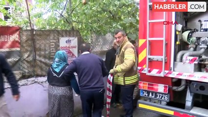 Ümraniye'de Yangında Mahsur Kalan 2 Kişi Kurtarıldı