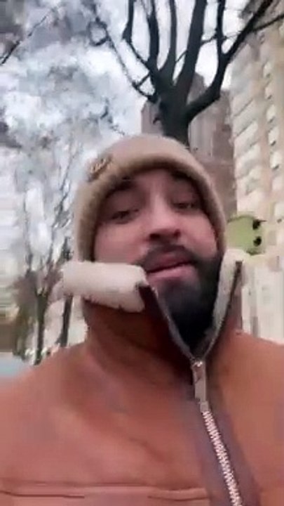 Le chanteur de 27 ans s'y est rendu en famille avec sa fille Eva Alba, bientôt 2 ans et la maman de cette dernièreKendji en famille à New York