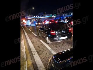 Τροχαίο στον Κηφισό- Φωτιά σε αυτοκίνητο- ΒΙΝΤΕΟ 2