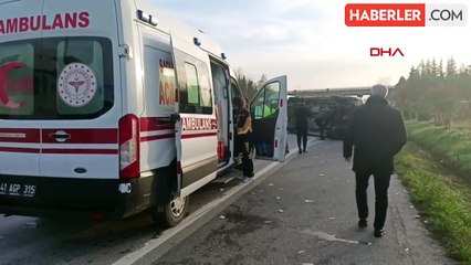Kartepe'de otomobil minibüse çarptı: 15 yaralı