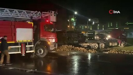 Süt tankeri ile pancar yüklü tır çarpıştı: 2 yaralı