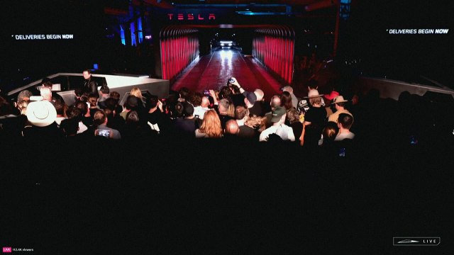 Deutlich teurer: Musk startet Auslieferung von Teslas Cybertruck