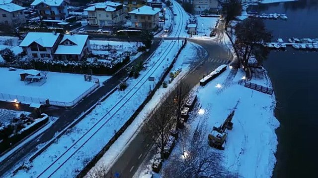 Neve sul lago di Caldonazzo, le immagini dal drone: un paesaggio da cartolina