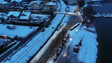 Neve sul lago di Caldonazzo, le immagini dal drone: un paesaggio da cartolina