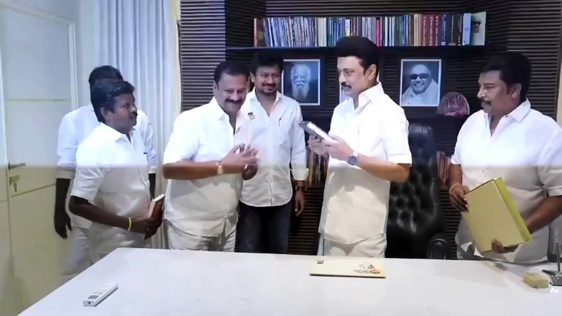 திமுக இளைஞரணி மாநில மாநாடு; ஸ்டாலின், துரைமுருகனை நேரில் சென்று அழைத்த இளைஞரணி செயலாளர்