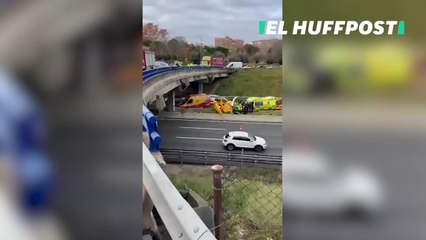 Cae un helicóptero sobre la M-40 en Madrid